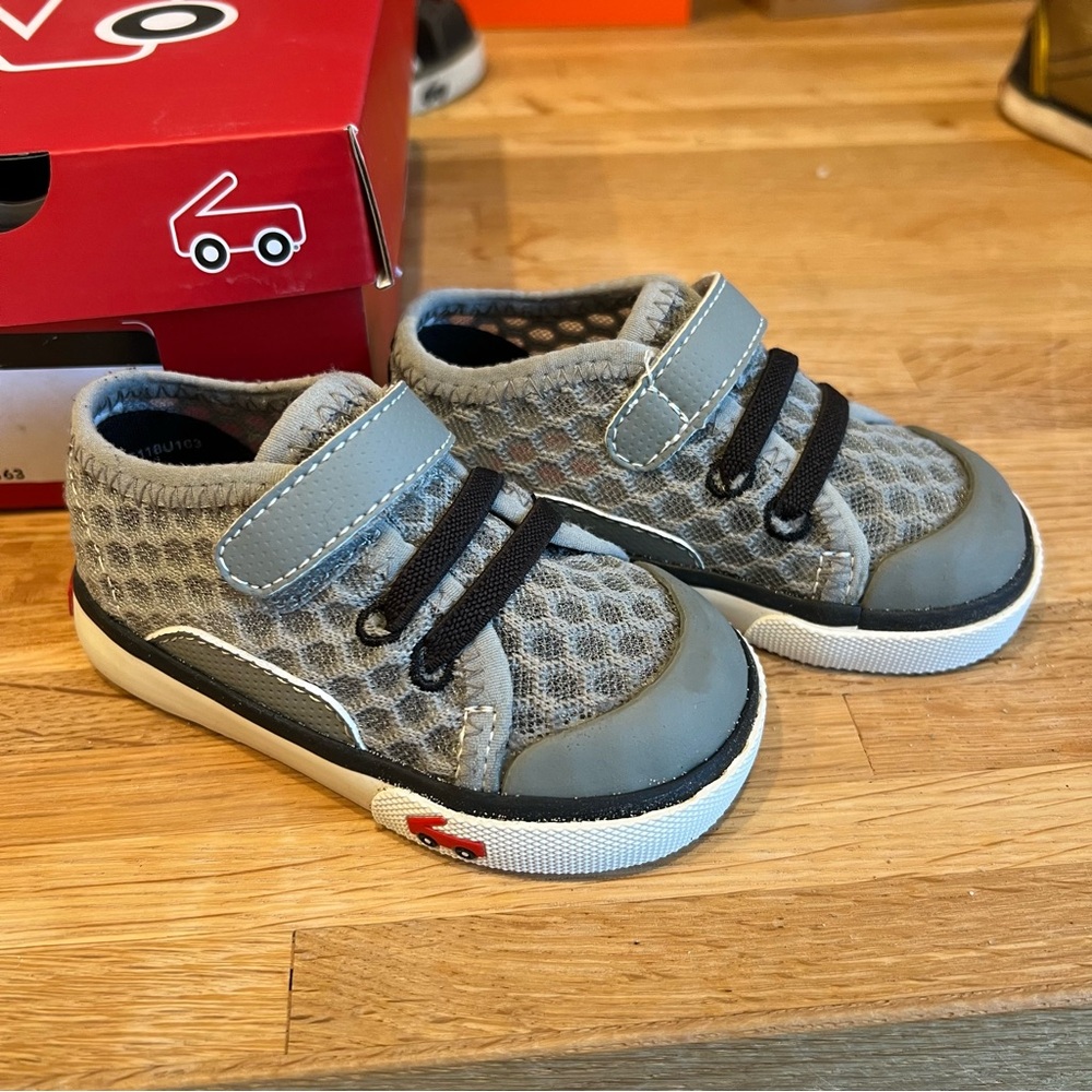 NEW See Kai Run Saylor Shoes in Gray, size 5